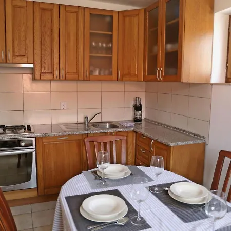 Adorable Stone House With Terrace 20m Distant From Vakantiehuis *