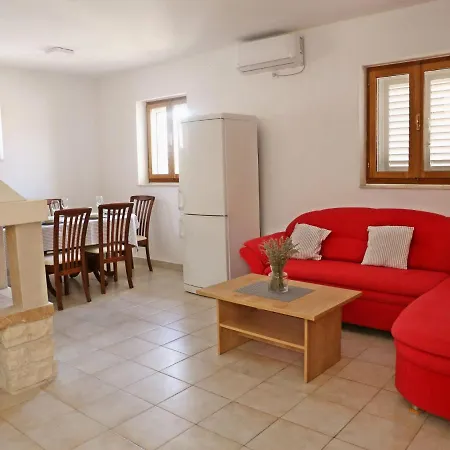 Vakantiehuis Adorable Stone House With Terrace 20m Distant From
