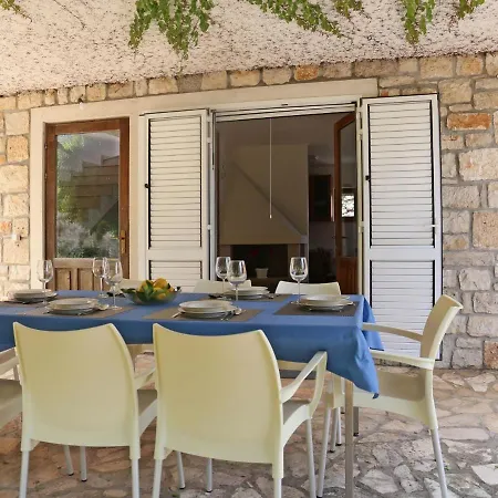 펜션 Adorable Stone House With Terrace 20m Distant From *
