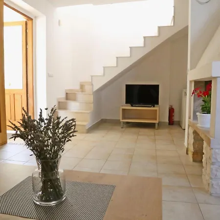 Adorable Stone House With Terrace 20m Distant From
